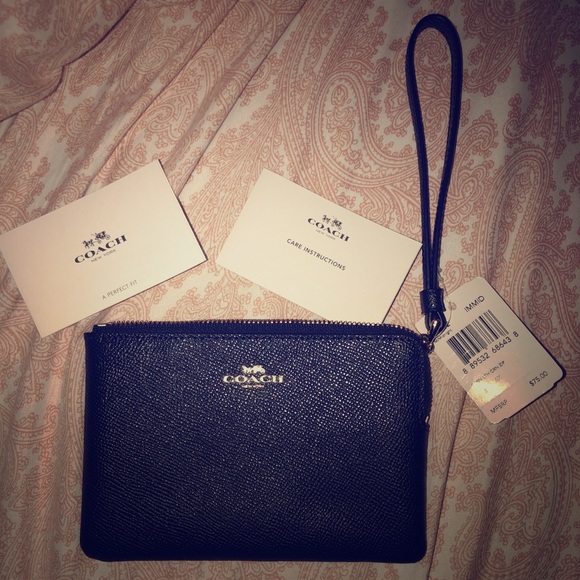 Coach Handbags - Coach wristlet NWT!
